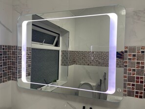 House | Bilik Mandi