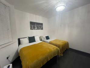 Talo | 3 makuuhuonetta, silitysrauta/-lauta, ilmainen Wi-Fi