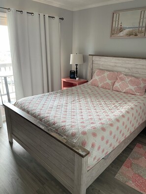 1 bedroom, desk, WiFi, bed sheets
