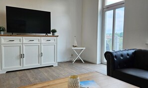 Fernseher, Stereoanlage