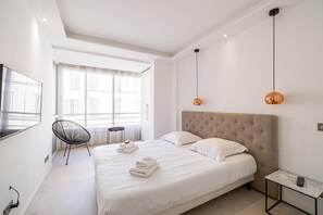 2 habitaciones, caja de seguridad en la habitación y escritorio