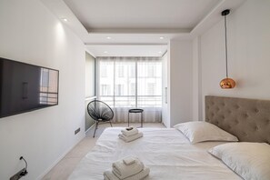 2 bedrooms, in-room safe, desk, iron/ironing board