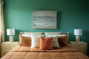 3 Schlafzimmer, Schreibtisch, Bügeleisen/Bügelbrett, Reisekinderbett