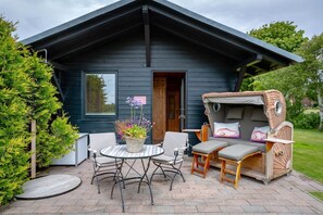 Unclassified image, 5 of 64, button