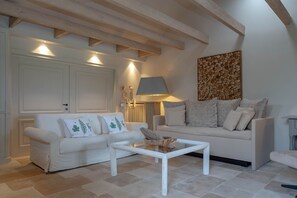 Unclassified image, 5 of 64, button