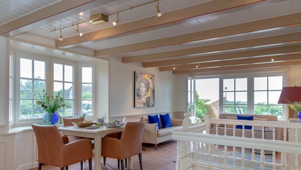 A spacious dining area with a high ceiling, large windows, and a view of the outdoors. - Heefwai 2 - W1 - Holiday apartment "Heefwai 2 W1" in Morsum (Morsum)