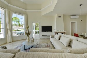 Smart-TV, bordtennis og bøker