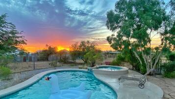 حمّام سباحة خارجي