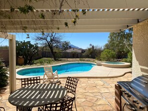 Outdoor dining - LAZY H BAR RANCH ESTATE, 3 /2,  AC, Pool, Hot Tub, BBQ, Horses and Dogs Welcome! (Tucson)