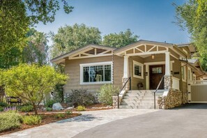 Exterior - Charming 3-bedroom house with a pool, jacuzzi, AC & WiFi in lovely Sierra Madre (Sierra Madre)