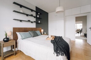 3 slaapkamers, een strijkplank/strijkijzer, wifi, beddengoed