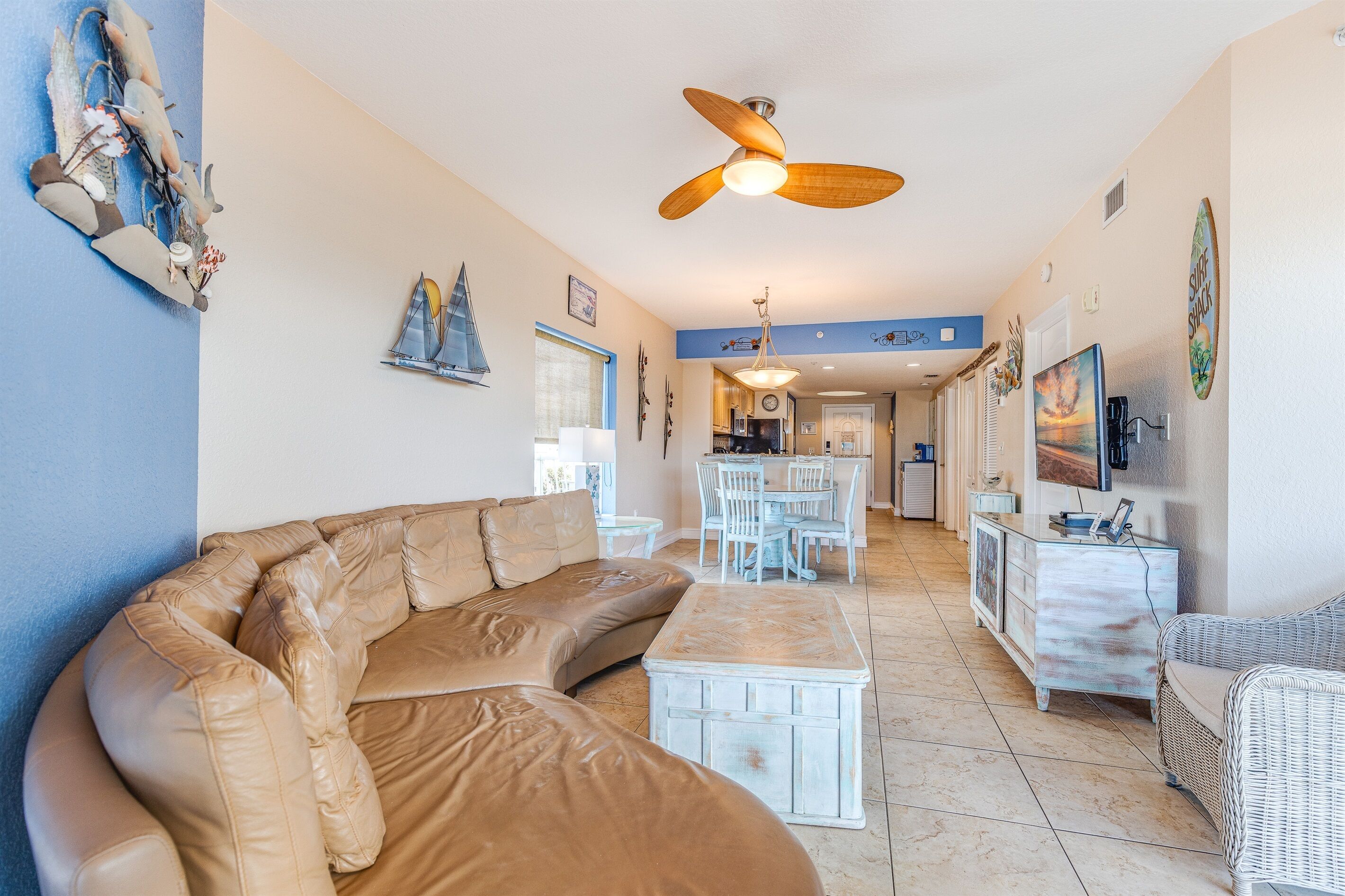 Televisión, libros y videoteca 