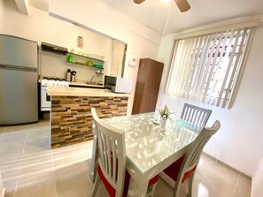 Dining - LA CASABONITA vista alberca AirA (Real Santa Fe)