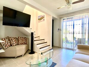 Smart TV, fireplace - LA CASABONITA vista alberca AirA (Real Santa Fe)