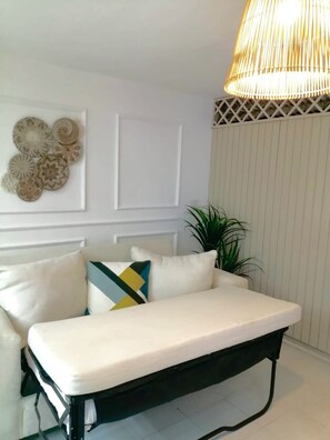 Kondominium Desain, pemandangan kebun, di pinggir kolam renang | Area keluarga | TV layar datar, film berbayar, lantai berpemanas, dan smart speaker