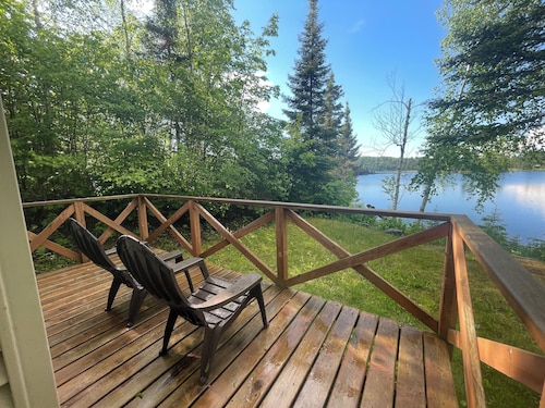 Cabin 3 'Kingfisher' 1 BR, 2 pp, overlooks lake, access to boats!
