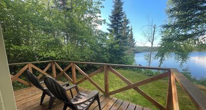 Cabin 3 'Kingfisher' 1 BR, 2 pp, overlooks lake, access to boats!
