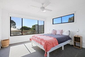 4 habitaciones, tabla de planchar con plancha y cuna de viaje 