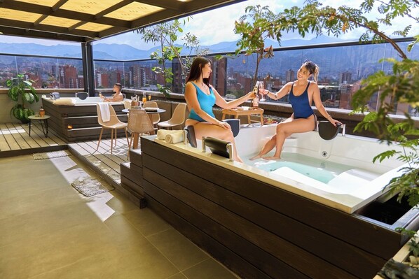 Indoor spa tub
