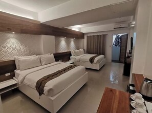 Habitación cuádruple estándar | Wifi gratis y ropa de cama 