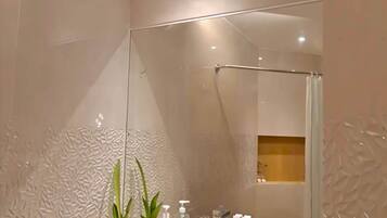 Quarto luxo | Banheiro