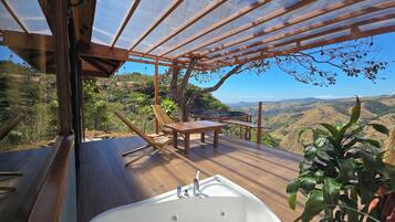 Häämatkamökki, kylpyamme, vuoristonäköala | Näkymä vuoristoon