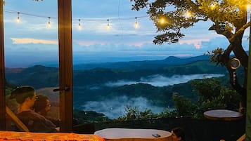 全景小屋, 浴缸, 山景 | 1 間睡房、防敏寢具、獨特裝修、書桌