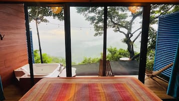 全景小屋, 浴缸, 山景 | 1 間睡房、防敏寢具、獨特裝修、書桌