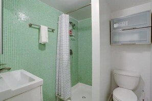 Haartrockner, Handtücher, Seife, Shampoo