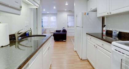 Dupont: Pet-friendly+Metro+42"Roku+Desk+FAST Wi-Fi