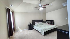 5 bedrooms, iron/ironing board, WiFi, bed sheets