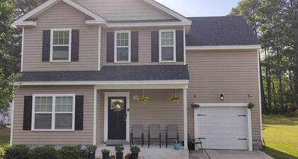 Spacious 5-bedroom house with AC, WiFi in delightful Chesapeake