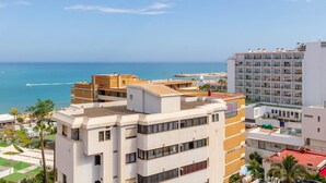 A coastal hotel with multiple floors, balconies, and a view of the sea. - Micarlo 701 - Second line of beach. 2 bedrooms (Torremolinos)