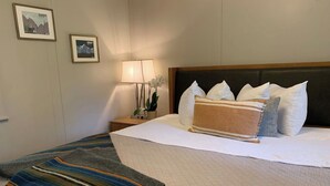 Cabin Deluxe, 1 giường cỡ king và sofa giường, bếp, cạnh núi