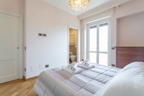 2 chambres, fer et planche à repasser, Wi-Fi gratuit, draps fournis