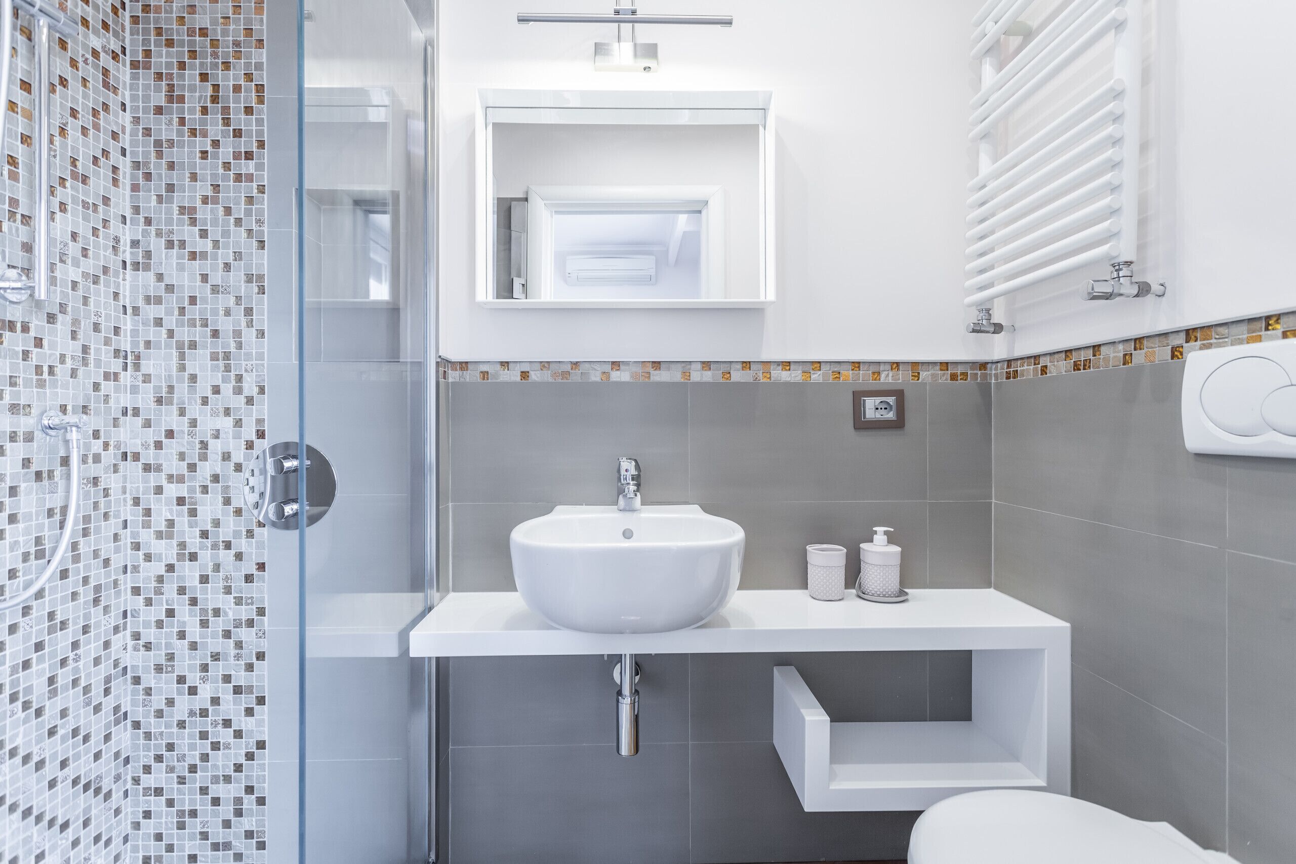 Doccia, asciugacapelli, bidet, asciugamani