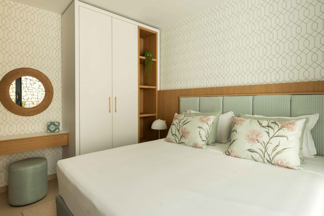 4 bedrooms, iron/ironing board, travel cot, WiFi