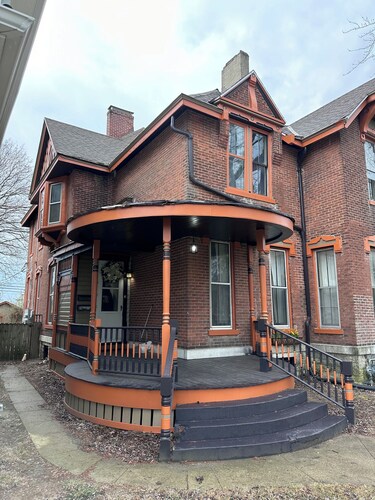 Charming 2-bed townhome with WiFi, AC in lovely Dayton 2 min downtown 5min to UD