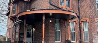 Charming 2-bed townhome with WiFi, AC in lovely Dayton 2 min downtown 5min to UD