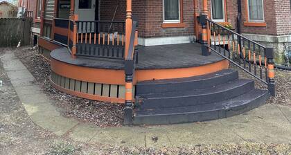 Charming 2-bed townhome with WiFi, AC in lovely Dayton 2 min downtown 5min to UD