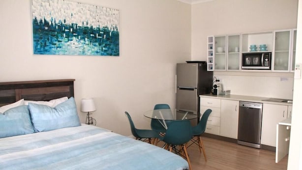 Studio, 1 Queen Bed, Non Smoking, Kitchenette
