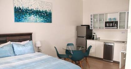 Smugglers Inn Studio Apartments