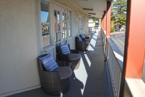 Terrace/patio - Smugglers Inn Studio Apartments (Victor Harbor)