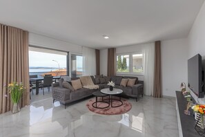 TV - Pool Apartment Sunset With Sea View, Crikvenica, Croatia (Crikvenica)