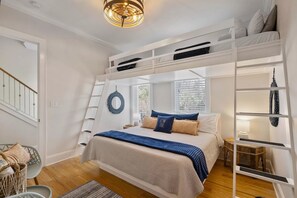 4 chambres, fer et planche à repasser, lit parapluie, Wi-Fi gratuit