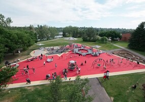 Área de juegos infantiles al aire libre