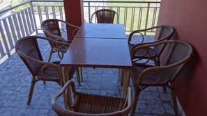 Outdoor dining - Lolo´s House in Lariño next to the beach (Lariño)