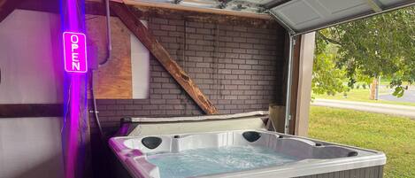 Bañera de hidromasaje al aire libre