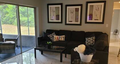 Cozy 3-bedroom house in peaceful Spring Hill with WiFi, AC. Sleeps up to 15