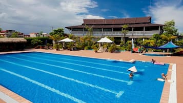 2 piscinas al aire libre